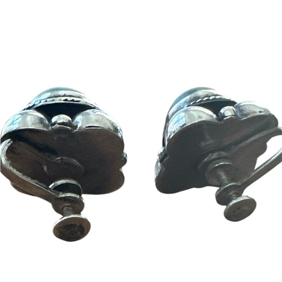 1940's Vintage Mexican Silver Earrings and Bracelet with Jade Cabochons - Picture 6 of 9